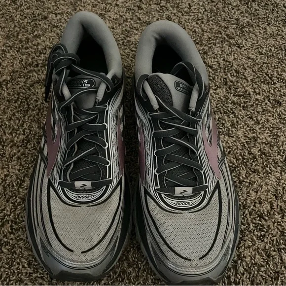Woman Brooks Running Shoes - Picture 2 of 5